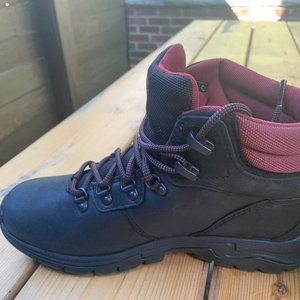 New Woman's Black Timberline Boot 7M